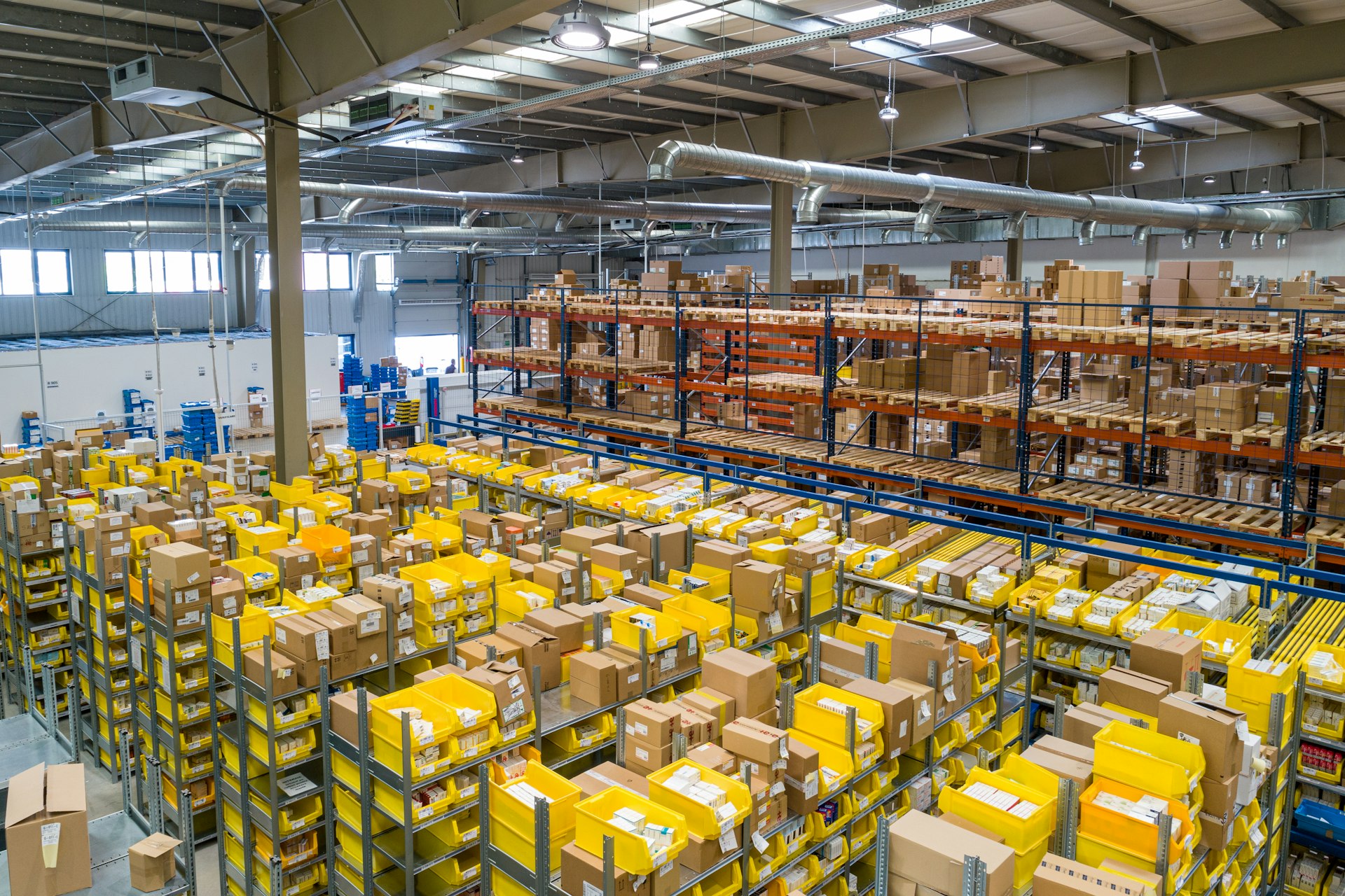 Modern warehouse & logistics